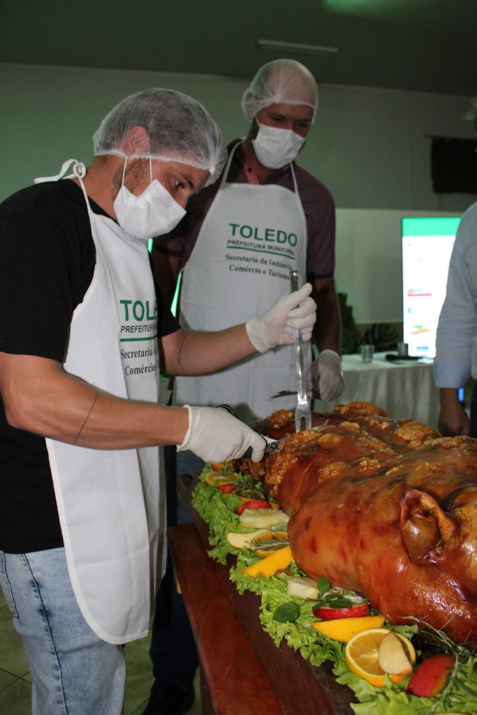 19ª Festa do Leitão Desossado à Xaxim jantar de lançamento reúne