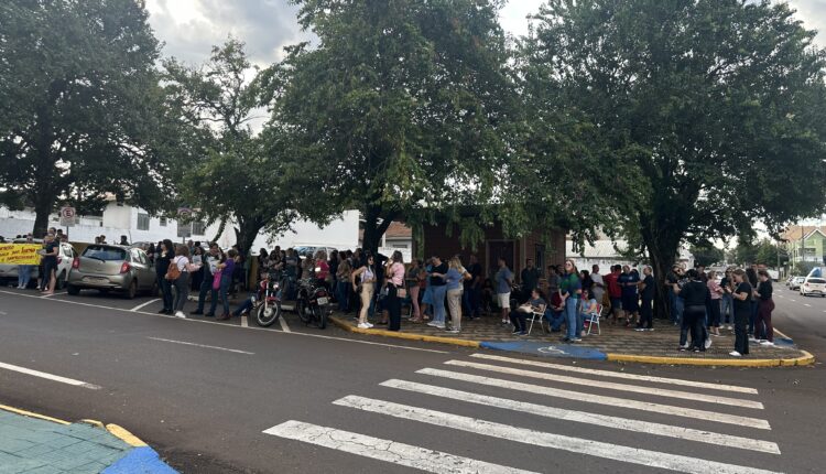 Professores De Col Gios Estaduais Entram Em Greve Por Tempo