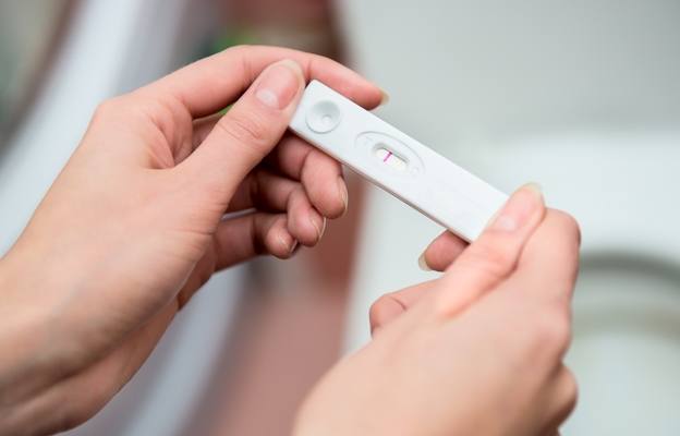 Menstruação atrasada a dois dias e corrimento rosado