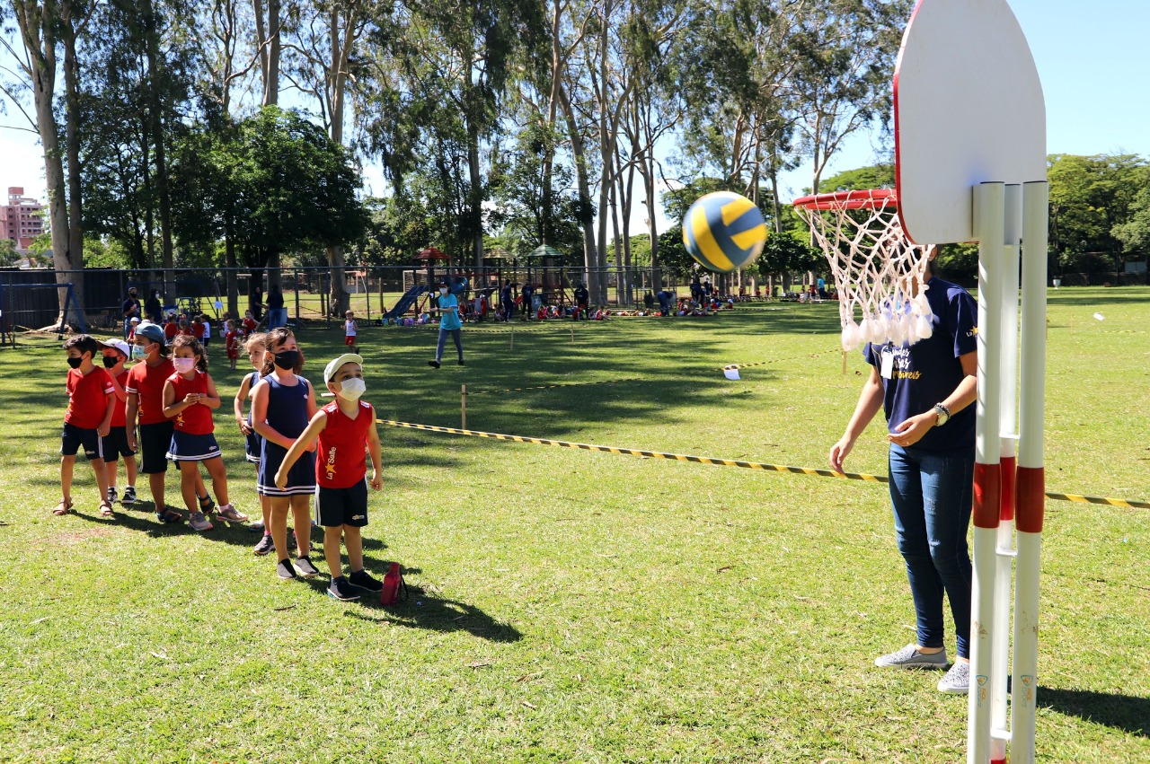 Brincadeiras com Histórias - Recreação com narração de história