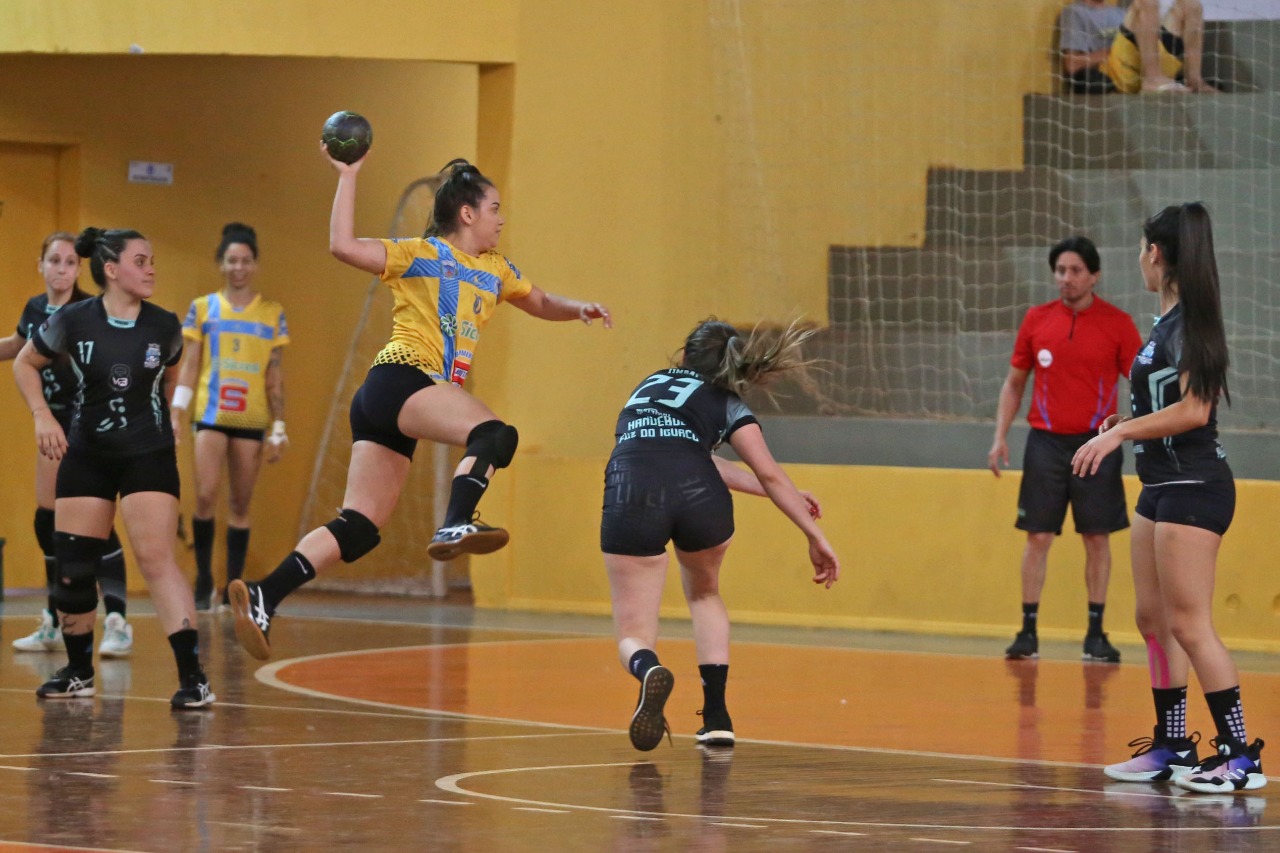 Santa Helena fica vice-campeã de competição de voleibol em Formosa do Oeste