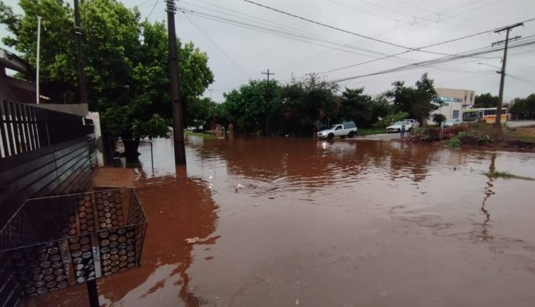 chuva-alaga-ruas-em-toledo