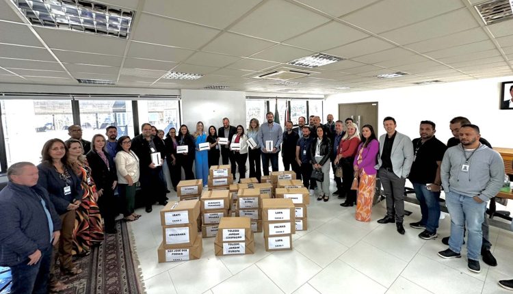 Estado repassa tablets ao Centro da Juventude de Toledo