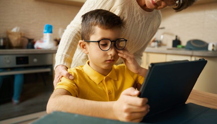 crianças prejudicadas pelo celular