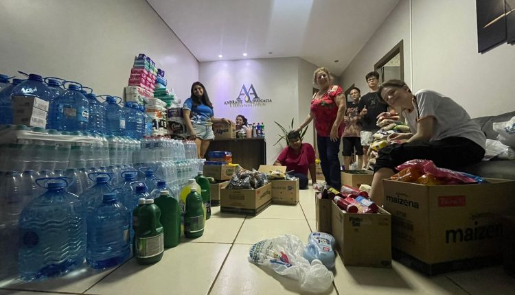 Jovens palotinenses se unem para arrecadar doações