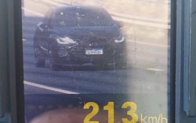 Veículo flagrado em Tibagi a 213 km/h