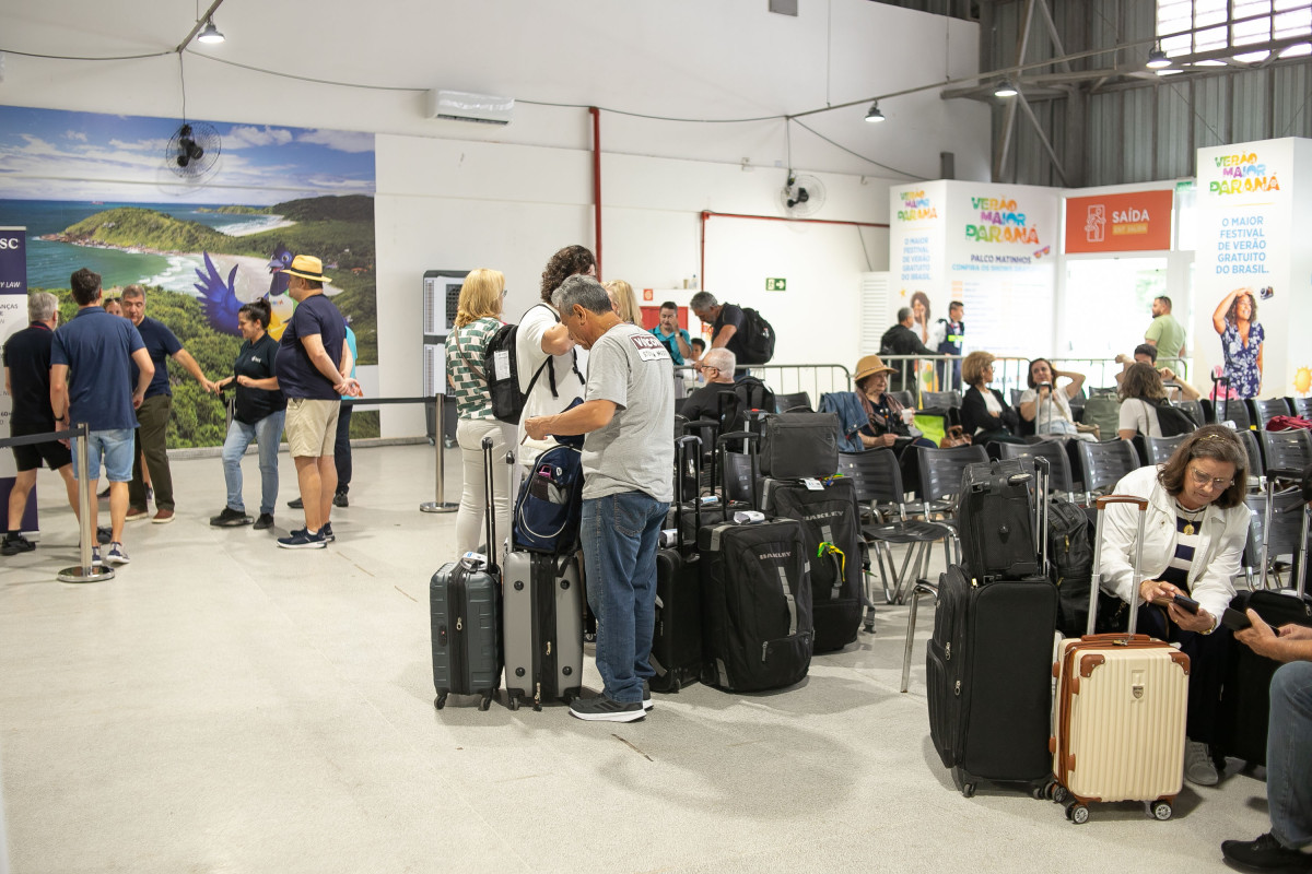 Com turistas estrangeiros, Paranaguá recebe 3ª escala de cruzeiros da temporada  