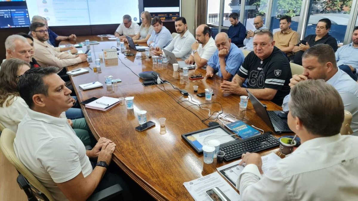 Reunião de transição lota Sala de Reuniões  