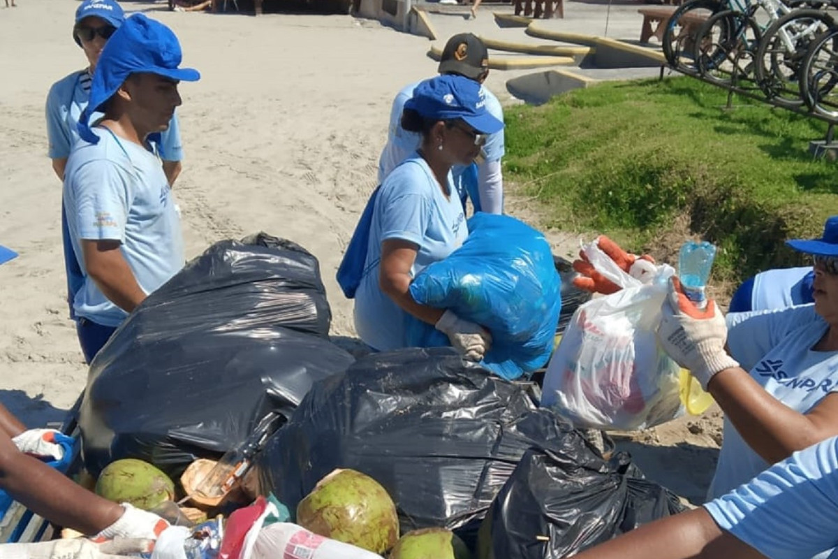 Lixo no litoral do Paraná: Sanepar recolhe mais de 48 toneladas  