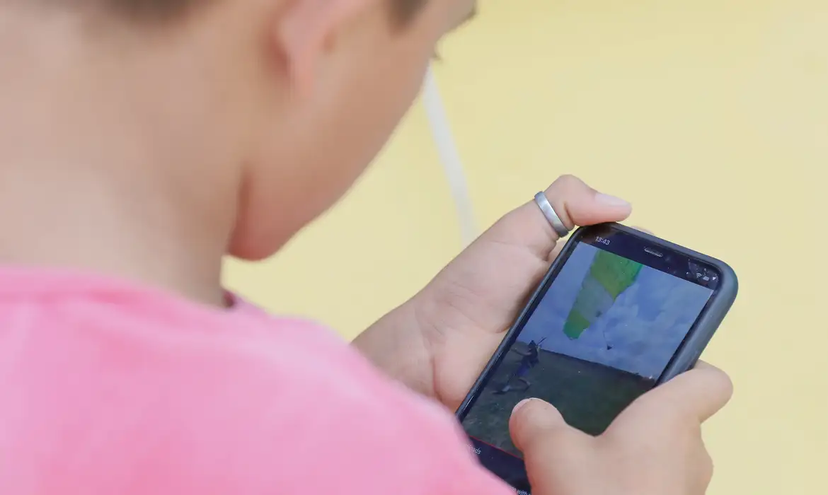 Lei proíbe celulares nas escolas