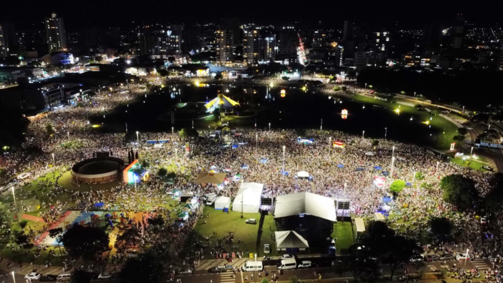 Toledo recebe 2025 ao som de Israel & Rodolfo e show pirotécnico  