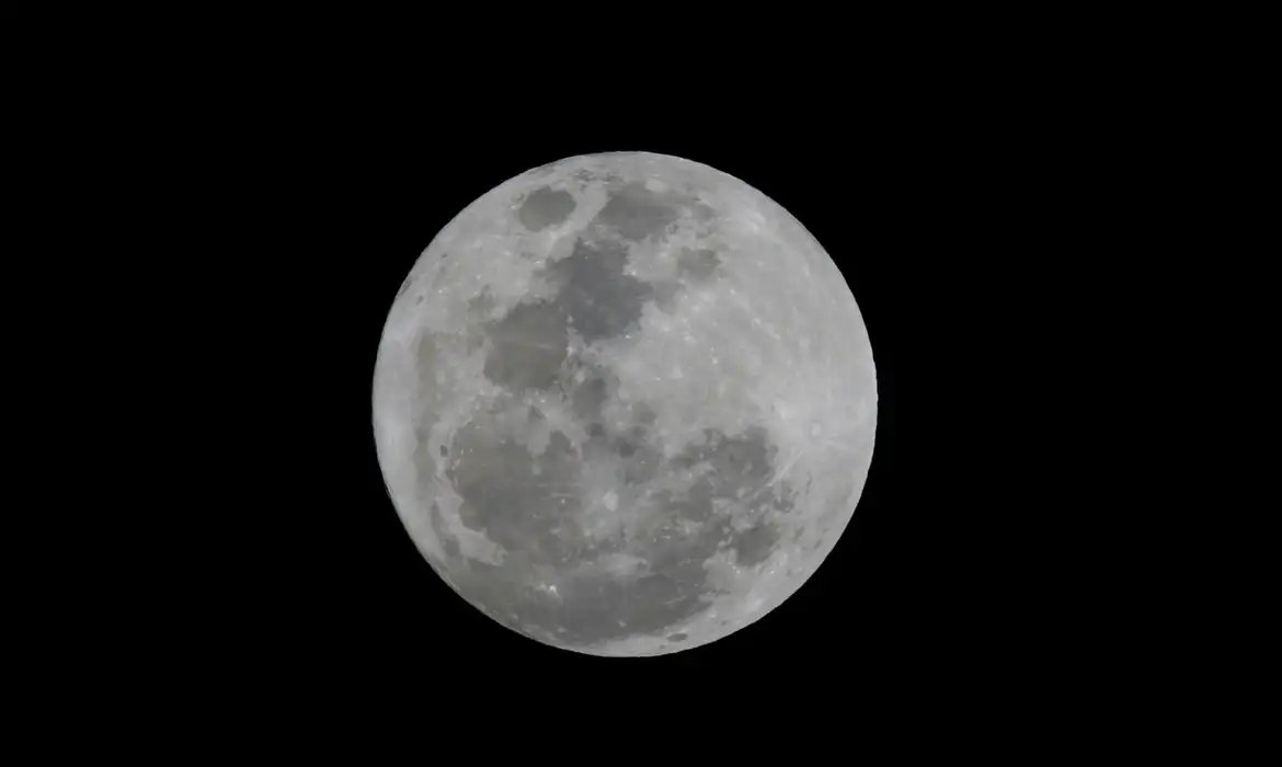 Calendário de chuva de meteoros e eclipses de 2025