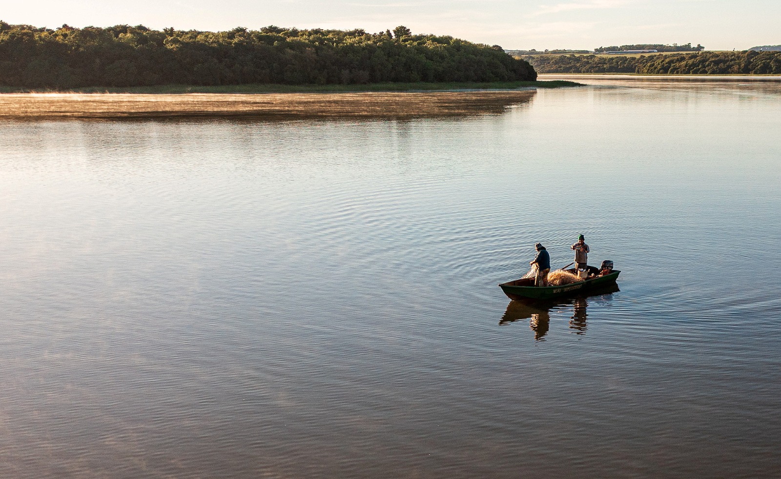 Pescadores no reservatório de Itaipu. Foto: Edino Krug/Itaipu Binacional