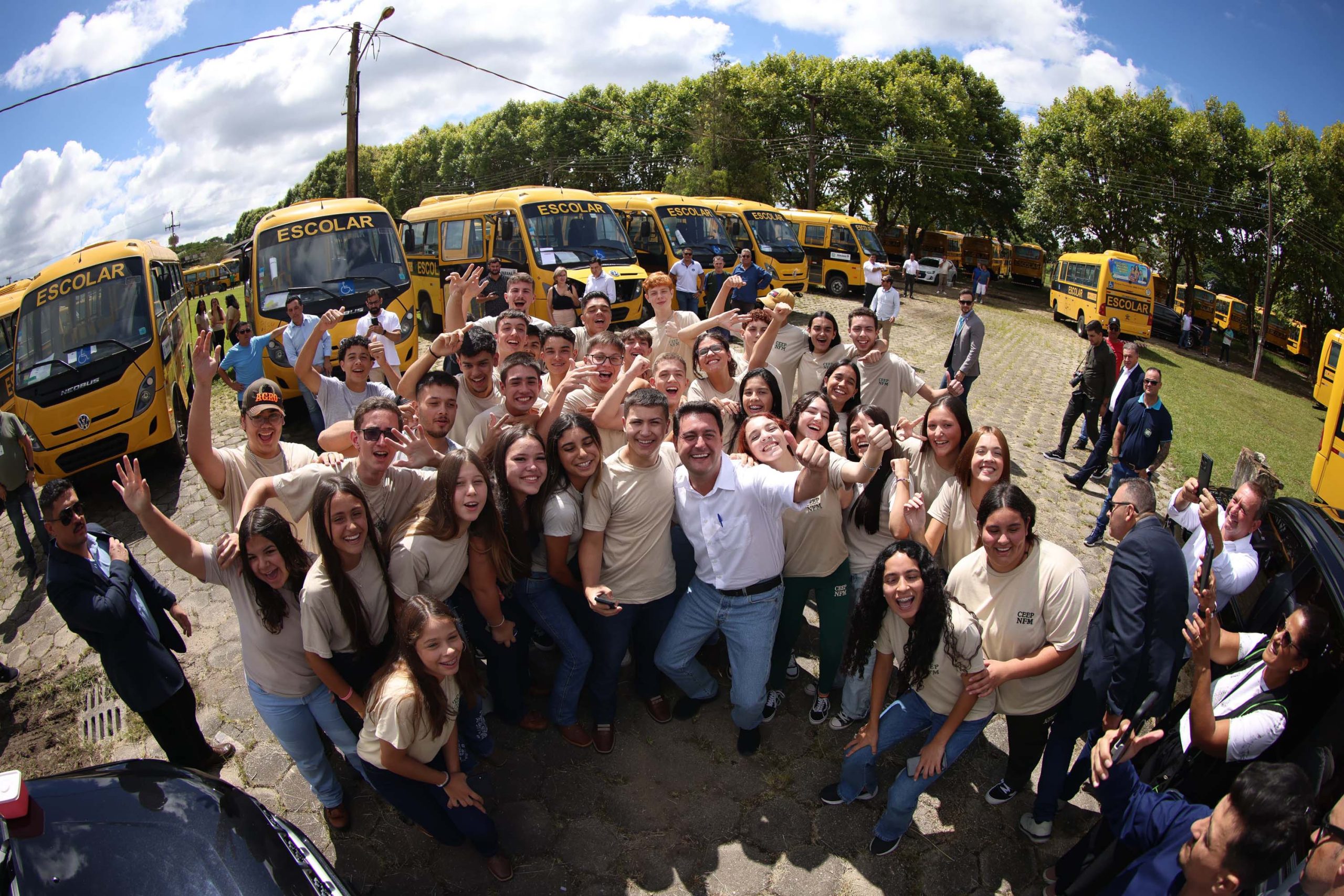 ônibus escolares