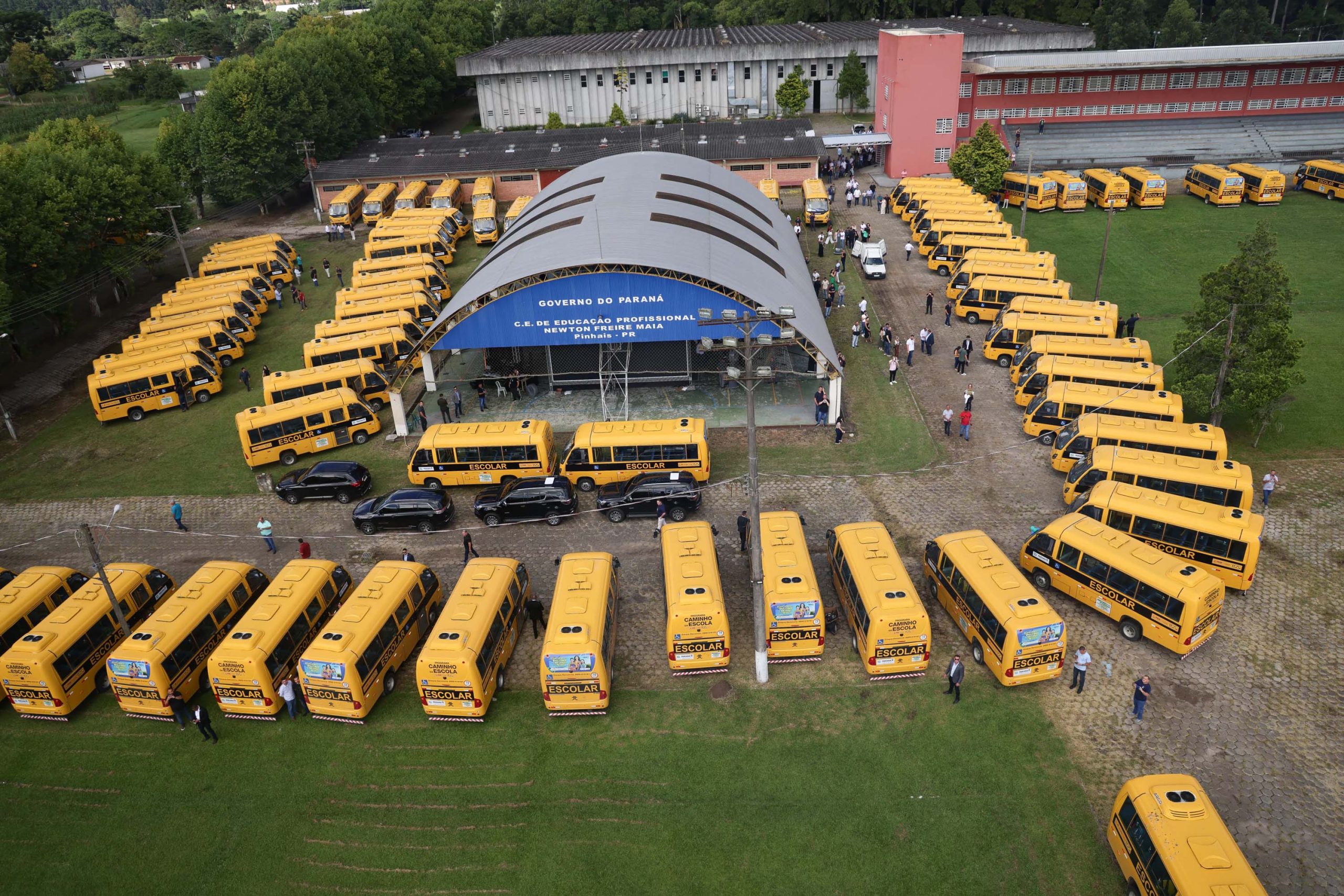 ônibus escolares