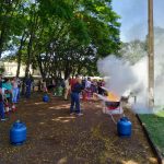 Os participantes aprendem a identificar riscos, utilizar equipamentos de combate a incêndio, realizar primeiros socorros e conduzir evacuações seguras. Crédito: Corpo de Bombeiros de Toledo