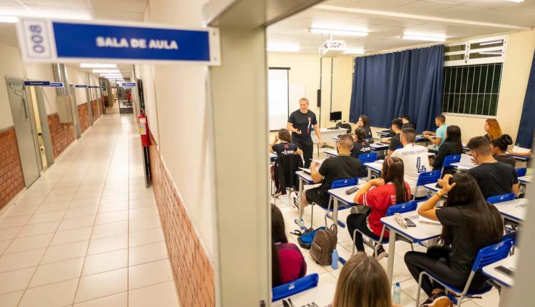 UEM divulga teste seletivo para a contratação de 10 professores temporários Foto: UEM