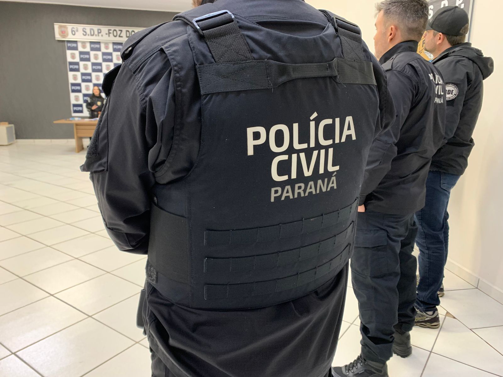 PCPR e PMPR prendem duas pessoas durante operação.