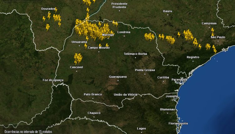 Raios são registrados em Cascavel pelo Simepar