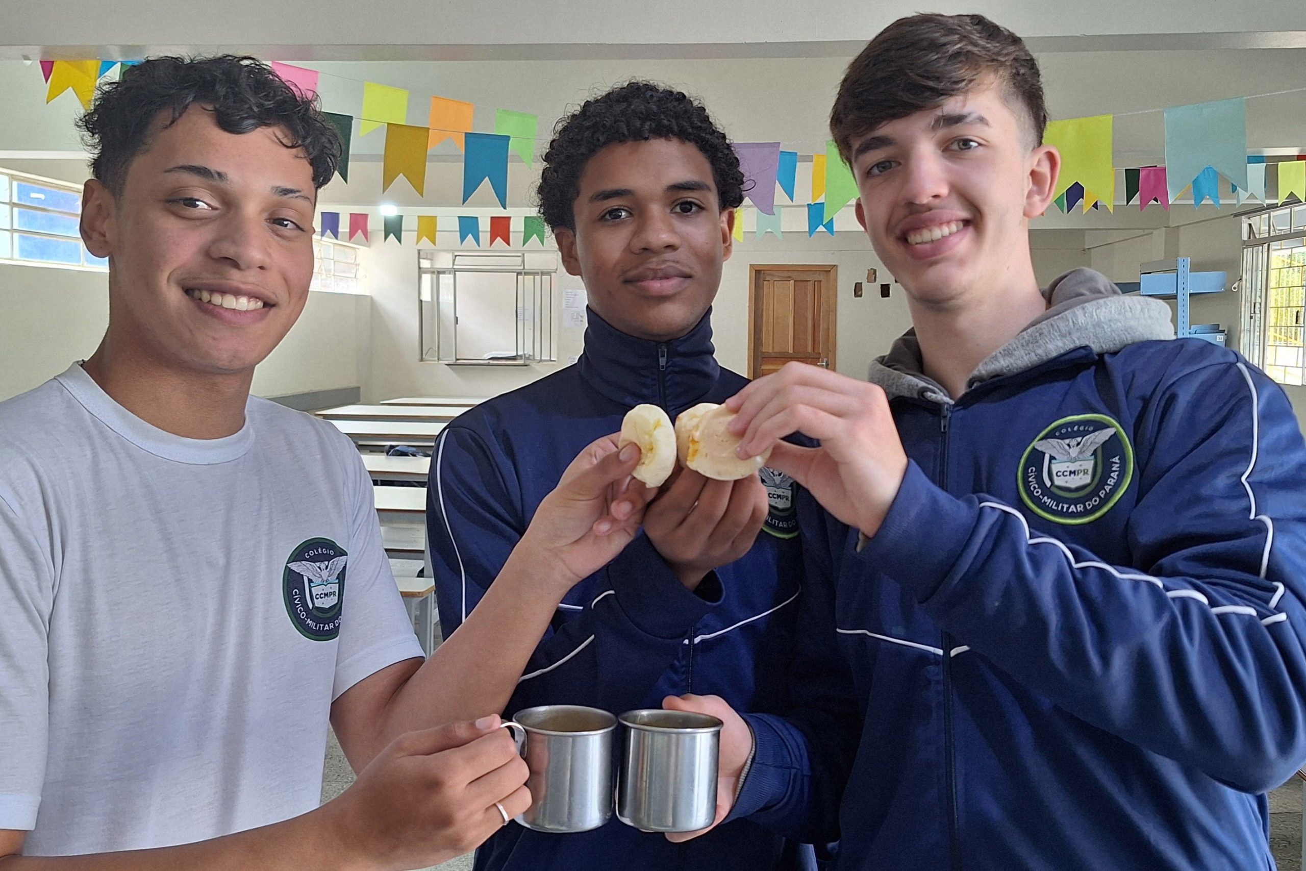 Sucesso nos lanches: escolas estaduais agora têm pães de queijo e palitos de queijo Crédito: Luiza Lenardt - Fundepar