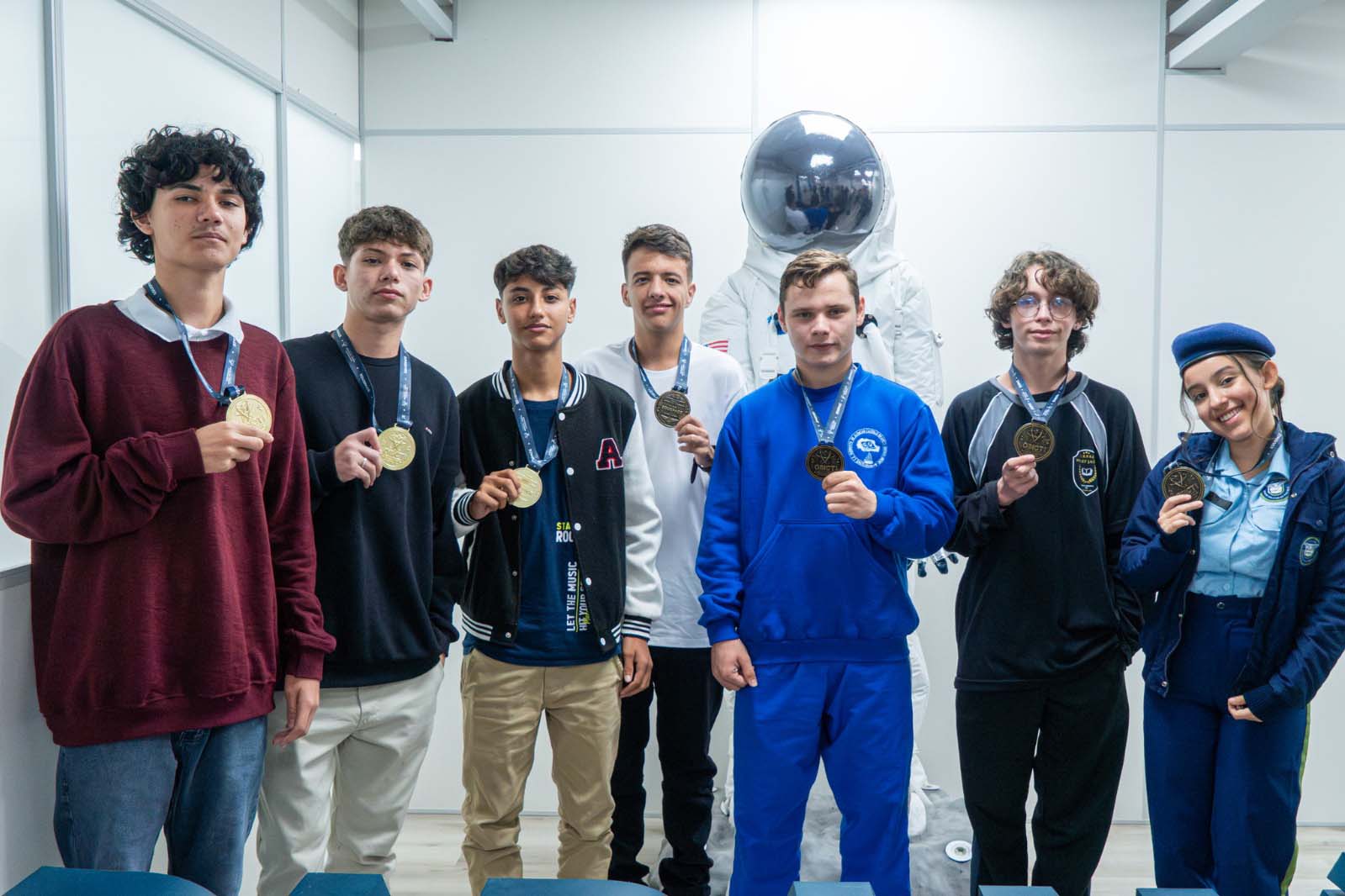 Idealizada pela startup gaúcha EduSpace em parceria com o Instituto Tecnológico de Aeronáutica (ITA), a OBICT foi realizada no segundo semestre de 2024, dividida em quatro fases. Dos 36.500 inscritos na primeira edição da competição, o Paraná contou com 3.118, sendo o estado com maior participação.
