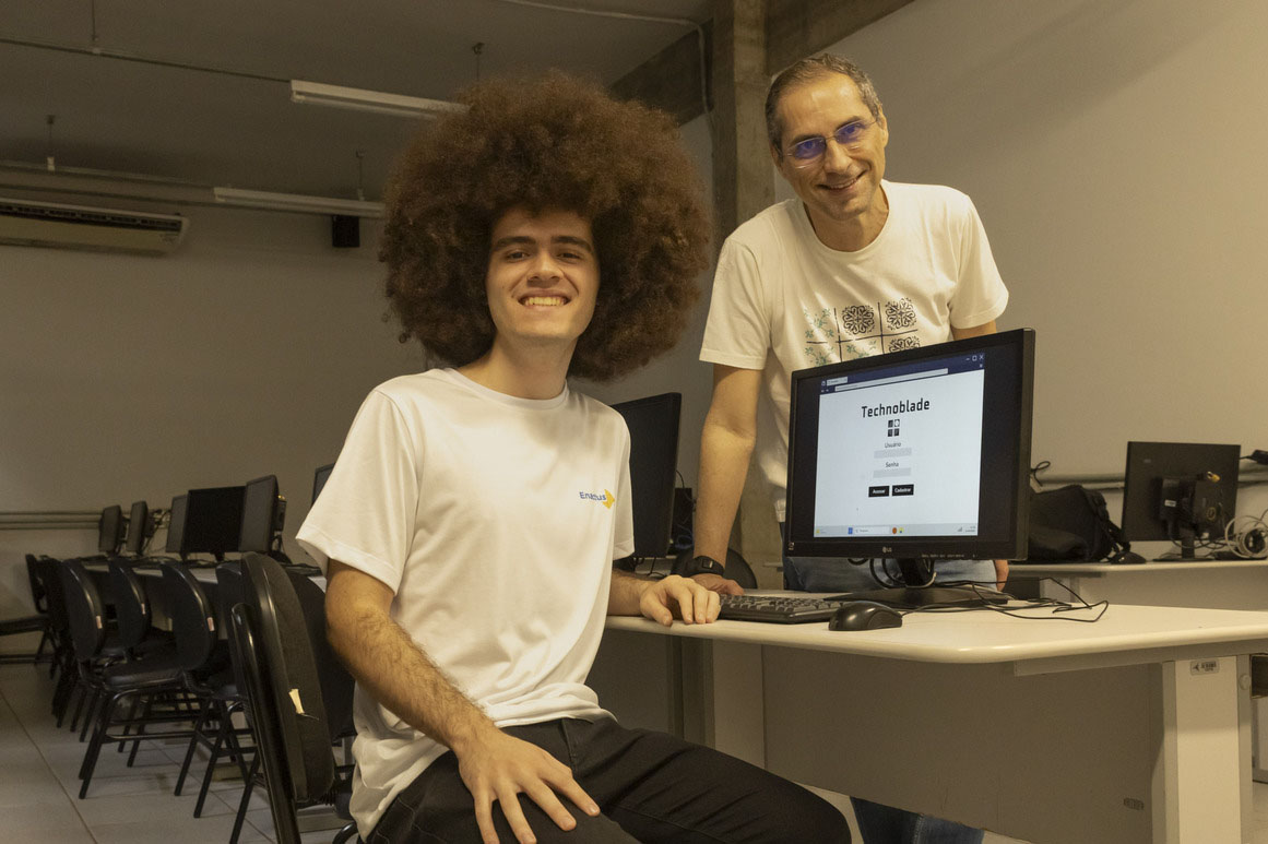 Aluno da UEM vence hackathon