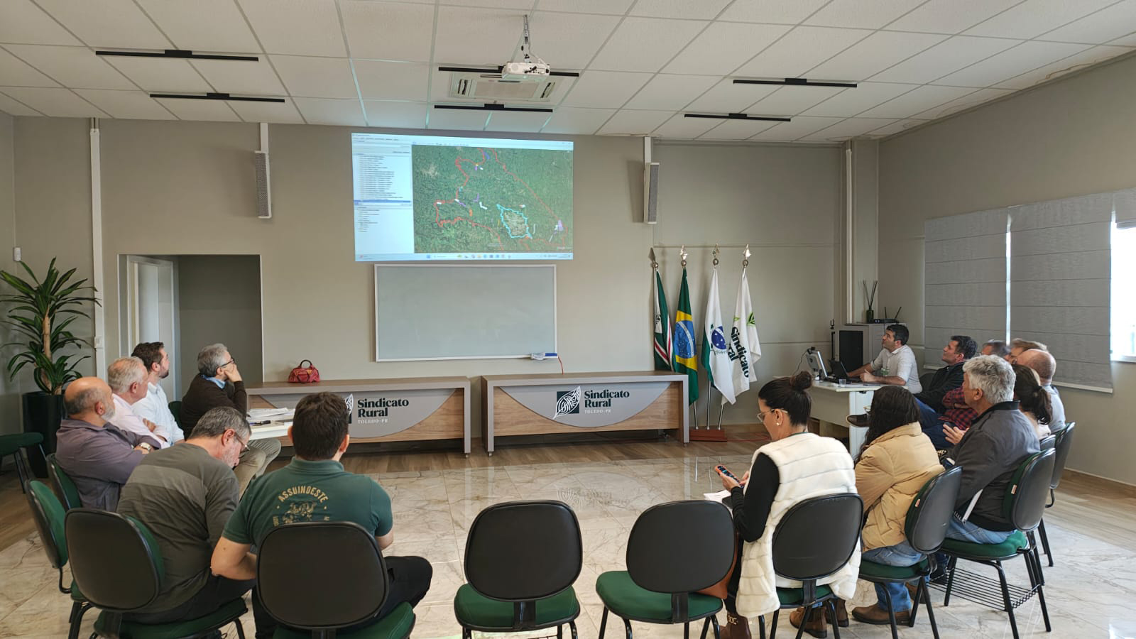A reunião aconteceu nesta semana no Sindicato Rural de Toledo Crédito: Divulgação
