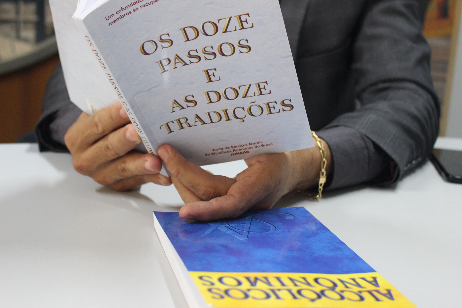Os princípios dos Doze Passos se tornou referência mundial no auxílio à recuperação do alcoolismo