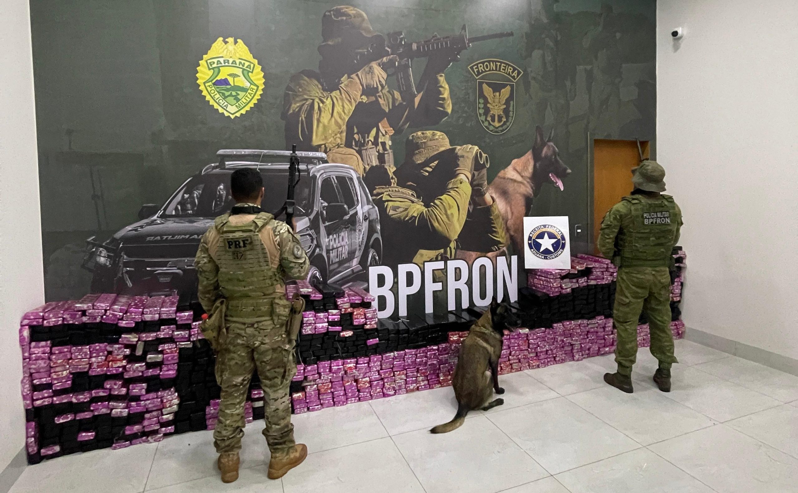 PRF, BPFron e Receita Federal apreendem mais de 1 tonelada de maconha em Umuarama