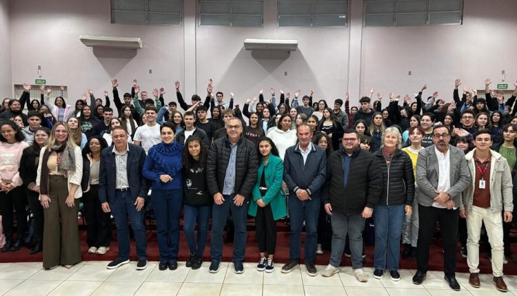 Curso iniciou com 106 alunos e tem aulas ministradas pelo Biopark Educação no Centro de Juventude do Jardim Europa Crédito: Prefeitura de Toledo