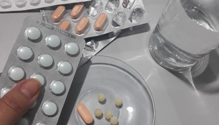 A recomendação é sempre buscar atendimento médico antes de se medicar, principalmente em caso de suspeita de dengue Crédito: Arquivo JO