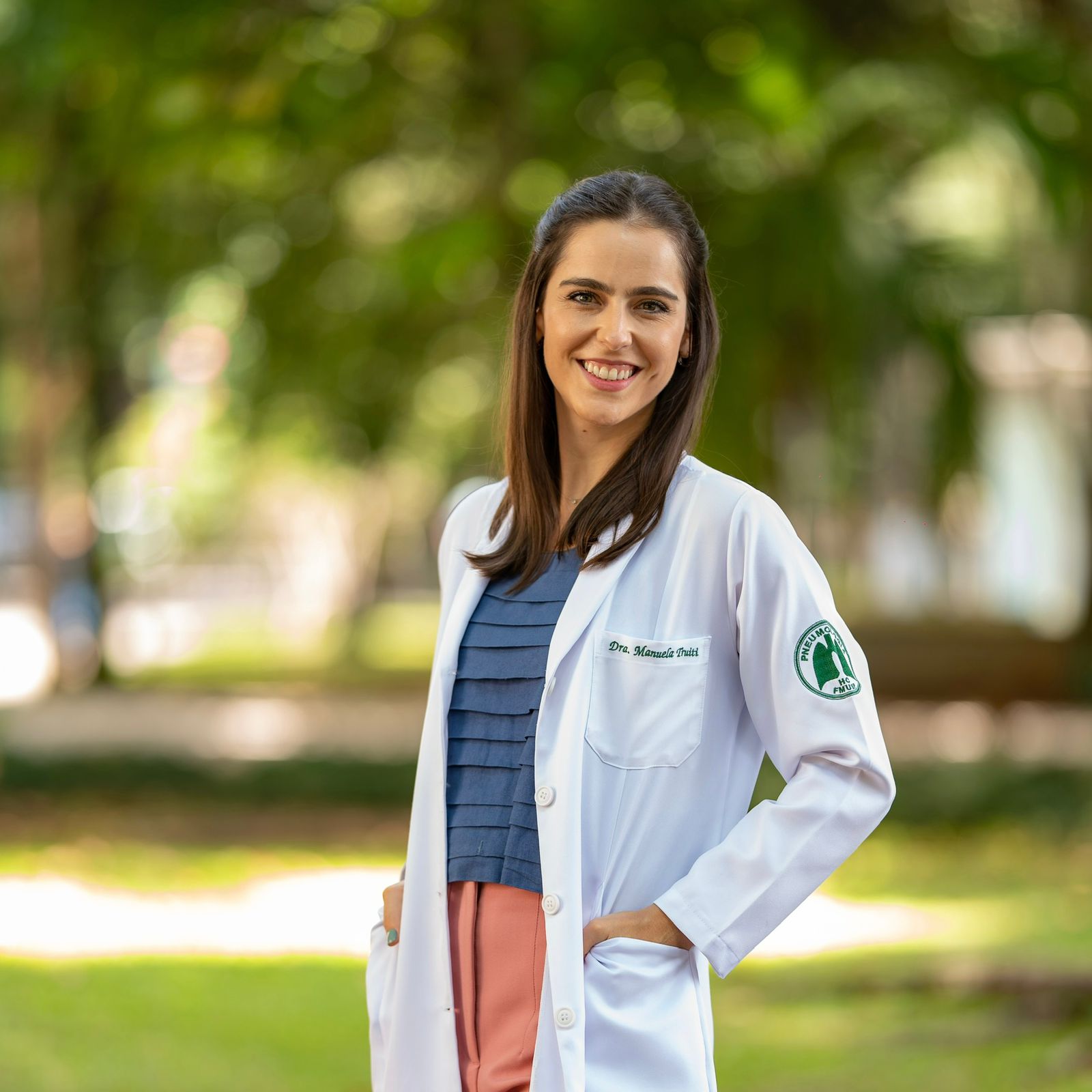Doutora Manuela Truiti é pneumologista e professora universitária de medicina na PUC PR e na UFPR. Ela alerta sobre as doenças causadas pelo tabagismo