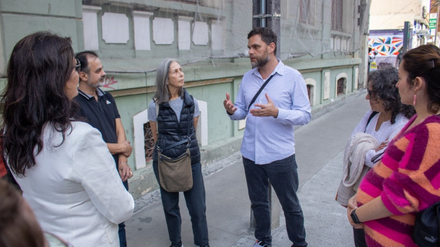 “Nós queremos ajudar a encontrar uma solução definitiva para que o prédio histórico da Belas Artes possa voltar a funcionar e ser novamente o local de ensino e pesquisa e de fomento das artes e da cultura”, disse o deputado Goura. Crédito: Divulgação/Assessoria Parlamentar