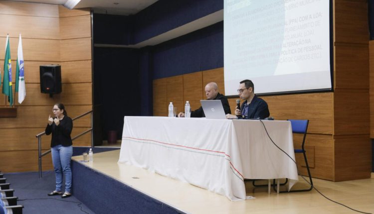 Proposta agora segue para aprovação da Câmara Municipal. Apresentação foi feita pelo secretário da Fazenda, Balnei Lourenço Rotta