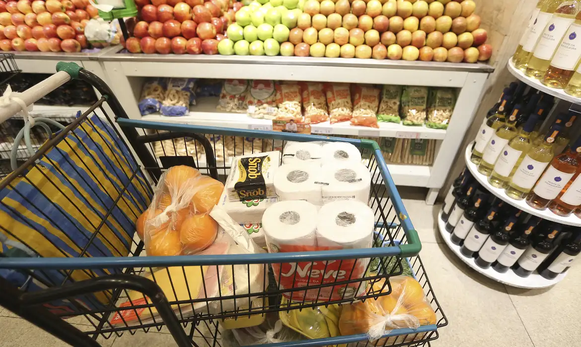 É o 1º recuo do grupo alimentação em nove meses, aponta IBGE Crédito: Valter Campanato/Agência Brasil