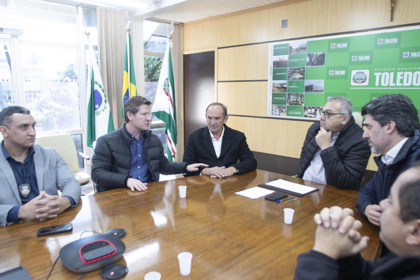 O presidente do Detran-PR anunciou recursos o secretário da Justiça e Cidadania disponibilizou cursos profissionalizantes Crédito: Carlos Rodrigues/Prefeitura de Toledo