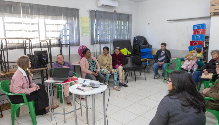 A ação promovida pelo PAIF no Cras II envolveu profissionais do Centro de Atendimento Psicossocial - álcool e drogas (Caps ad) Crédito: Fabio Ulsenheimer/ Prefeitura de Toledo