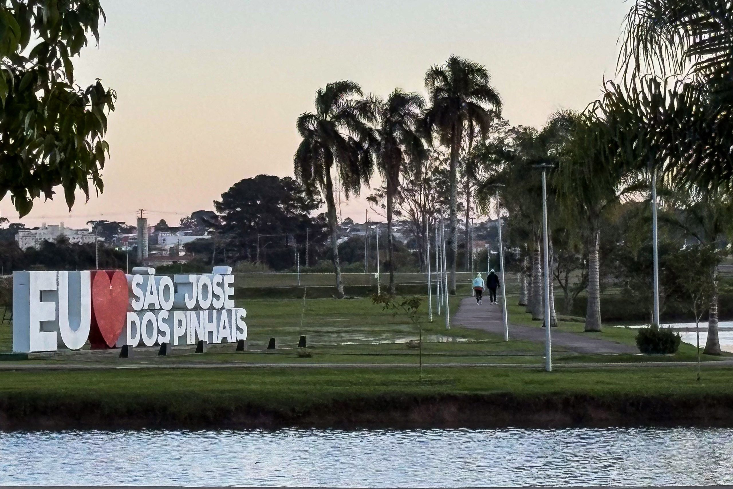 São José dos Pinhais, 24 de junho de 2025 - Frio de zero grau, sensação de -5 no Parque São José, Região Metropolitana de Curitiba. Crédito: Roberto Dziura Jr/AEN