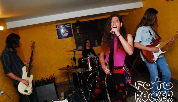 Foto Rocker era formada por pessoas que fotografavam exclusivamente eventos de Rock. Esta foto registrou um show no bar Degraus Créditos: Foto Rocker