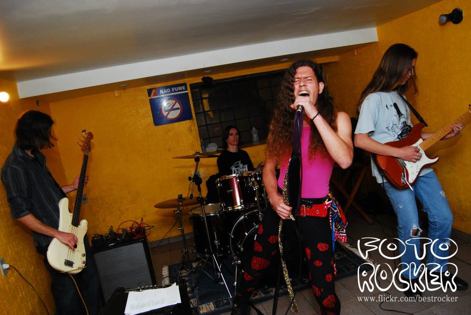 Foto Rocker era formada por pessoas que fotografavam exclusivamente eventos de Rock. Esta foto registrou um show no bar Degraus Créditos: Foto Rocker