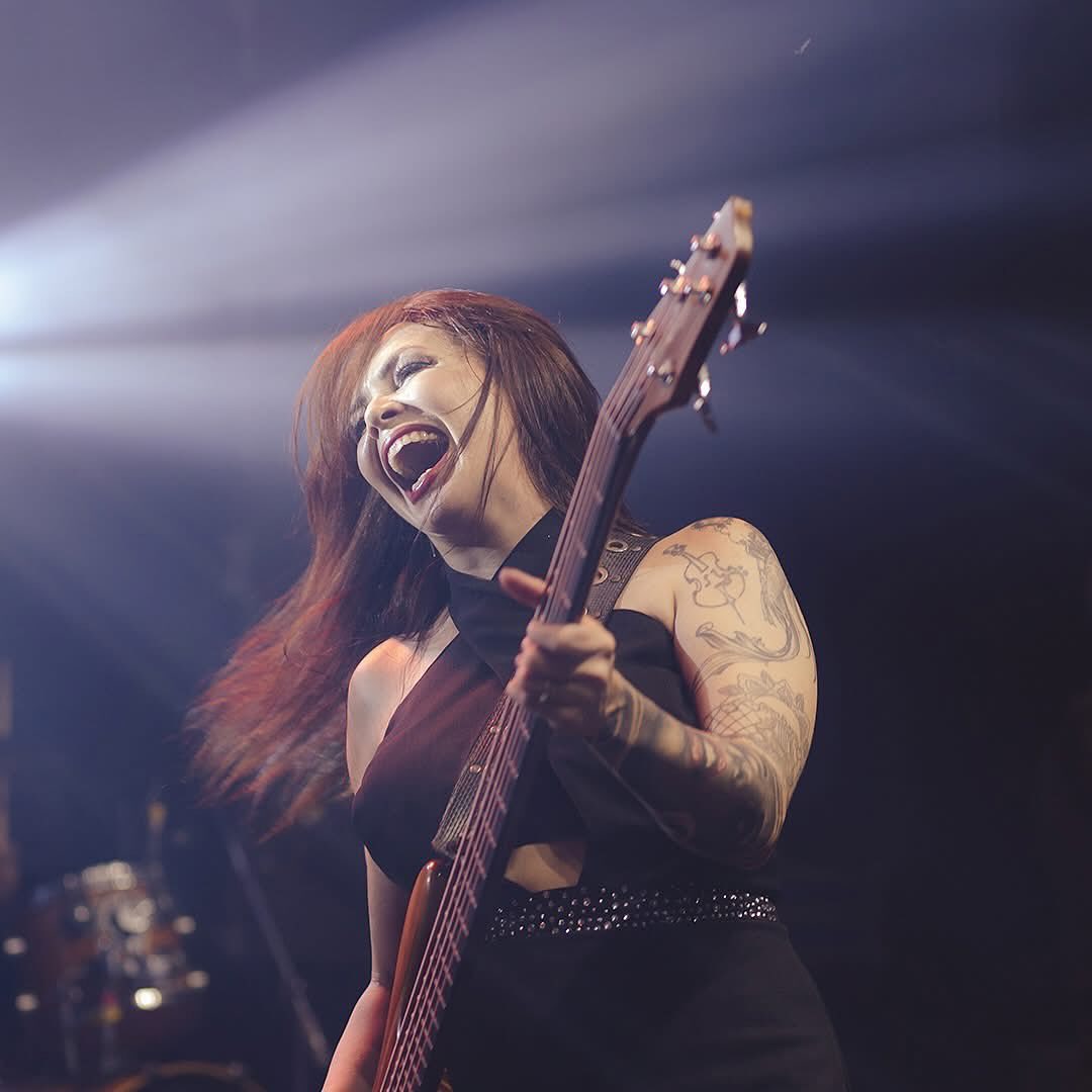 Além de cantar na Banda Fullrocker, Elaine Cristina compõe o vocal da orquestra de sopros de Marechal Cândido Rondon Créditos: Redes Sociais