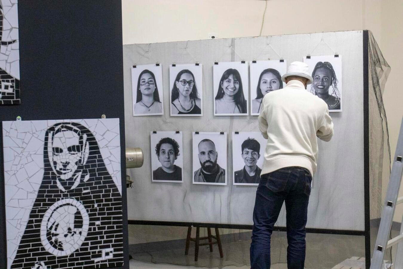 A exposição de retratos possui fotografia de estudantes de 32 nacionalidades diferentes Créditos: Carlos Rodrigues / Prefeitura de Toledo
