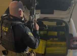 PRF apreende quase meia tonelada de maconha em abordagem na BR-467, em Cascavel. Crédito: PRF