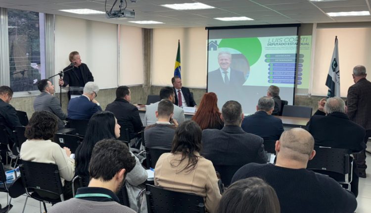 Durante sua apresentação, o deputado afirmou que habitação não é apenas uma demanda social, é um direito previsto em lei. Crédito: Divulgação/Assessoria Parlamentar