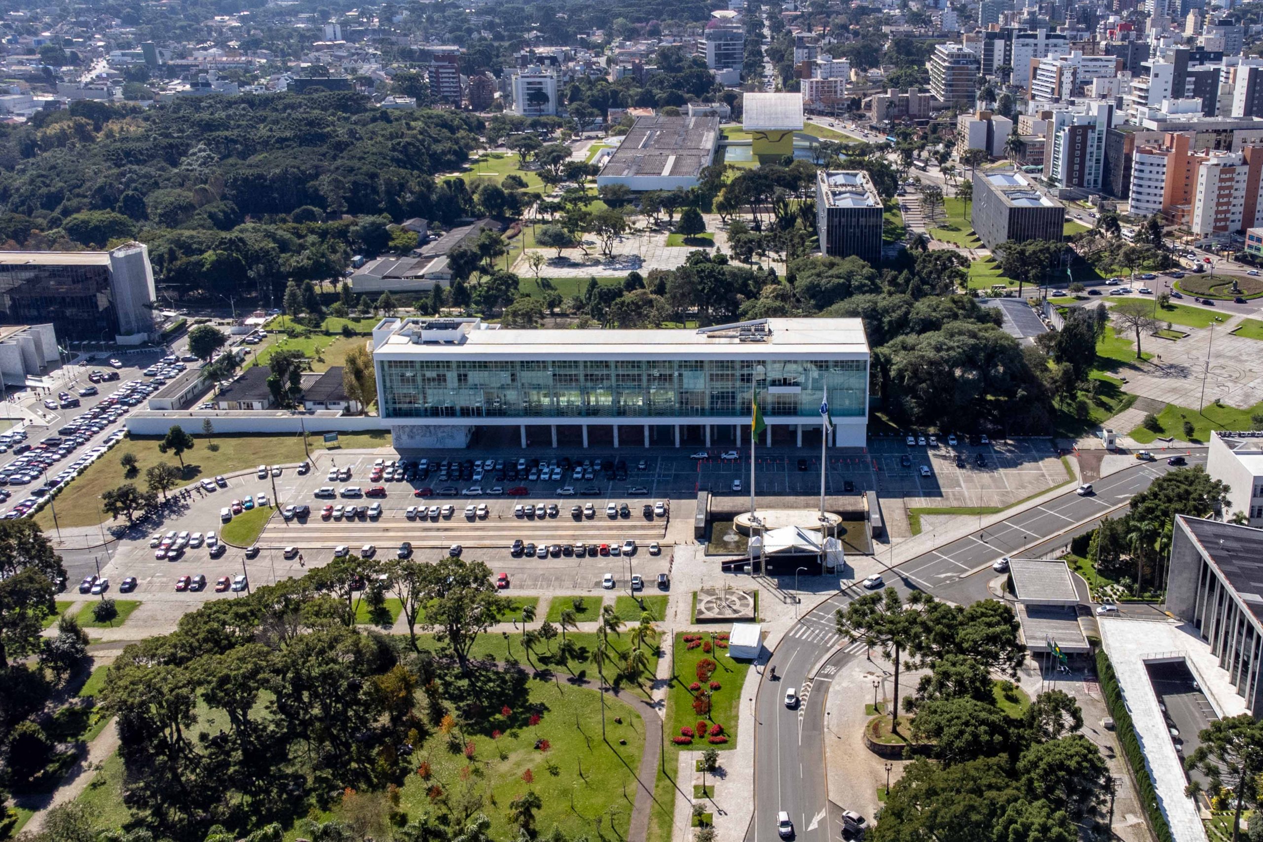 Paraná amplia 615 vagas em concursos públicos para fortalecer quadro funcional Créditos: Roberto Dziura Jr/AEN