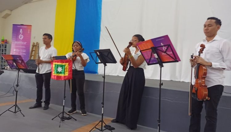 Músicos colombianos que participam do Festimap se apresentaram no Certi Pioneiro Créditos: Joana Magnabosco