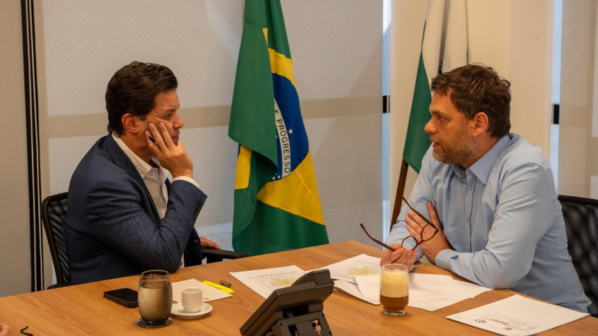 O deputado estadual Goura (PDT) se reuniu, nesta terça-feira (15), com o secretário estadual das Cidades (Secid), Guto Silva. Créditos: Divulgação/Assessoria Parlamentar