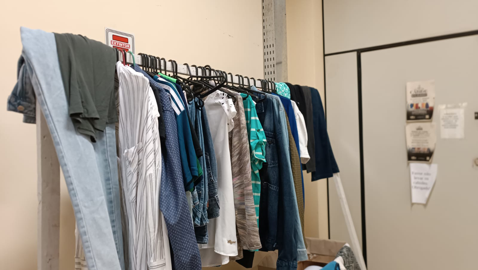 Neste ano, foram arrecadadas aproximadamente 850 peças, entre roupas, calçados e cobertores Crédito: Divulgação