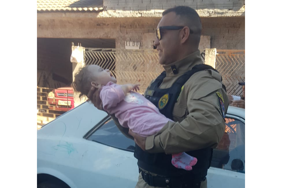 Equipe da PMPR salva bebê que estava sem respirar em Sarandi Crédito: PMPR