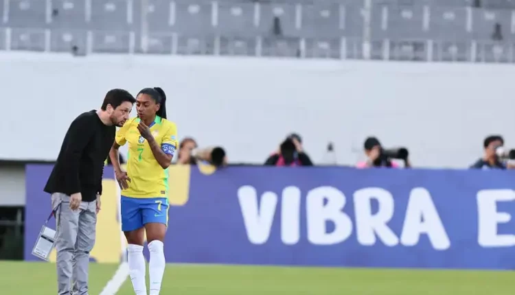Técnico do Brasil reclama de condições para aquecimento e jogo parado Crédito: Lívia Villas Boas/CBF/Agência Brasil
